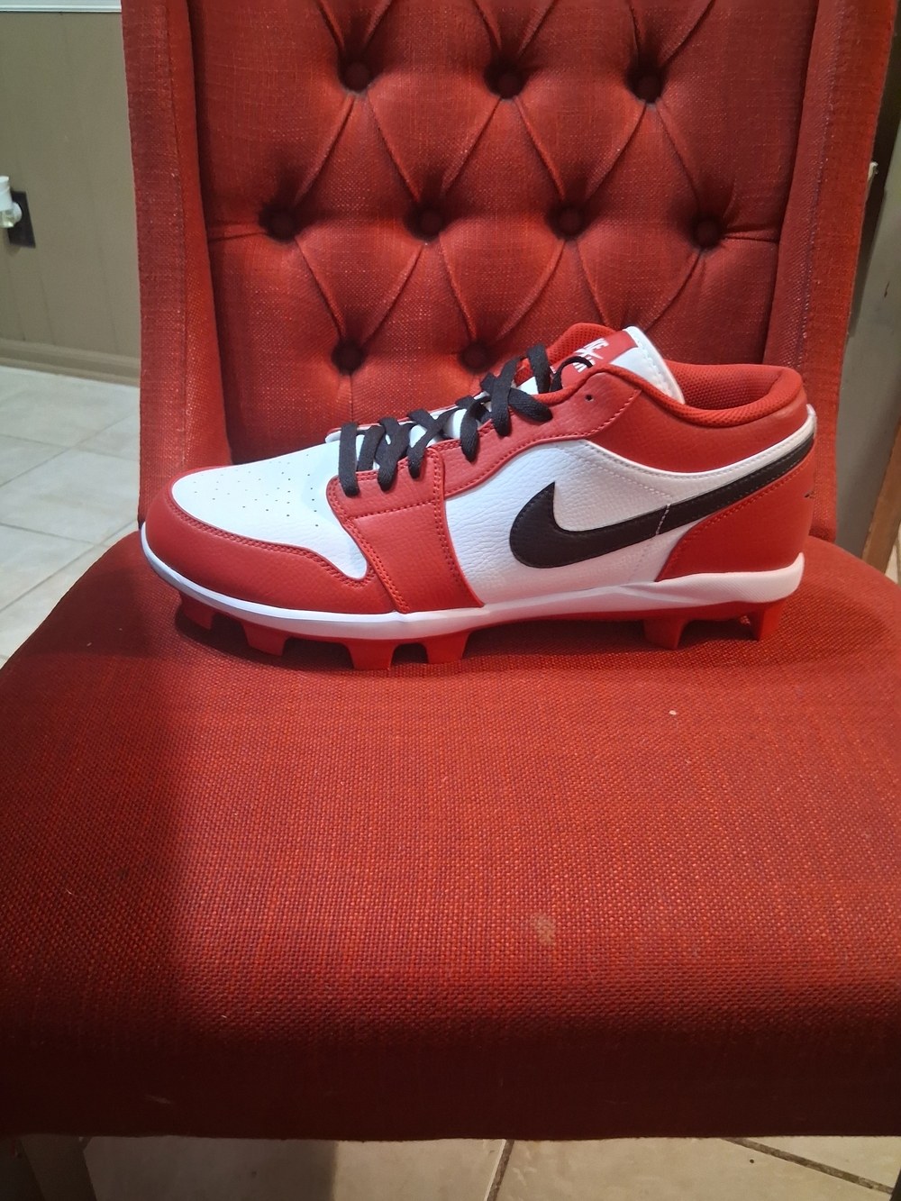 Nike Men’s Red and White Low-Top Cleats